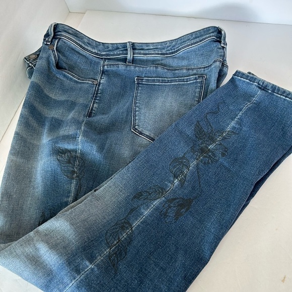 NWOT Simply Vera Vera Wang Embellished Skinny Mid Rise Jeans - Picture 9 of 12